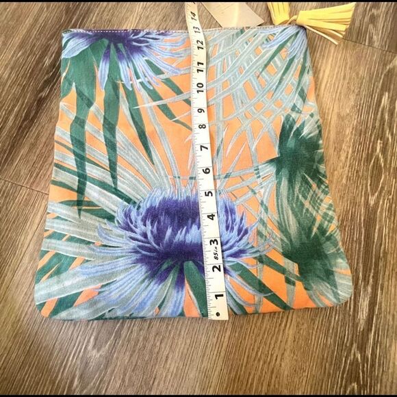 Kimichi Blue UO clutch with tassel NWT - Picture 12 of 12